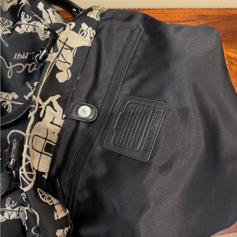 Medium Coach Pocketbook - Picture 5 of 6